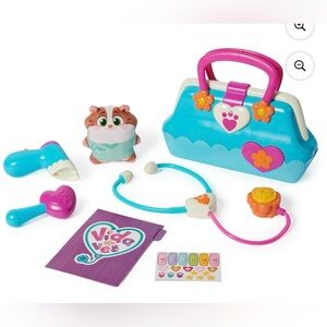 Vida the Vet, Vet’s Bag with 5 Vet-play Accessories  1 Popcorn Plush for Kids 3+